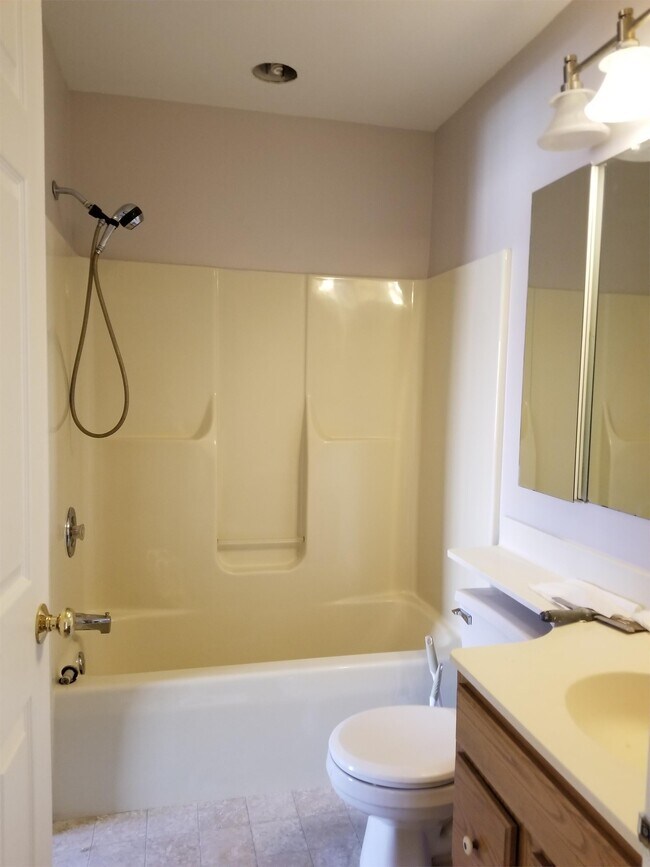 Building Photo - 420 Cherry Ln