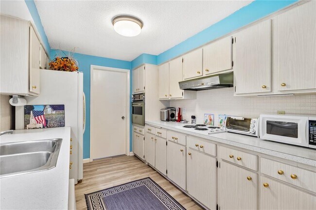 Building Photo - 501 Milwaukee Ave