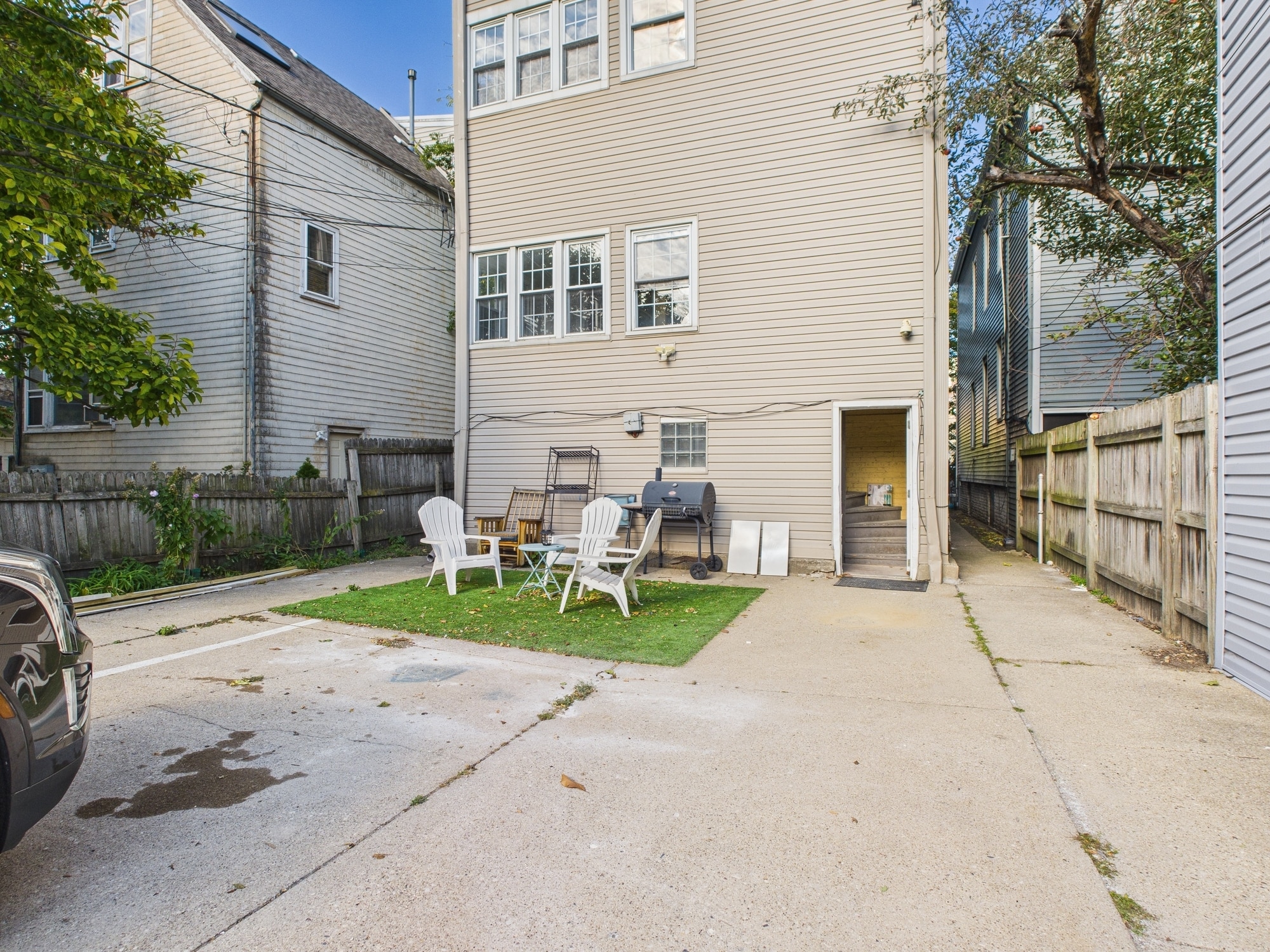 Building Photo - 1541 W Barry Ave