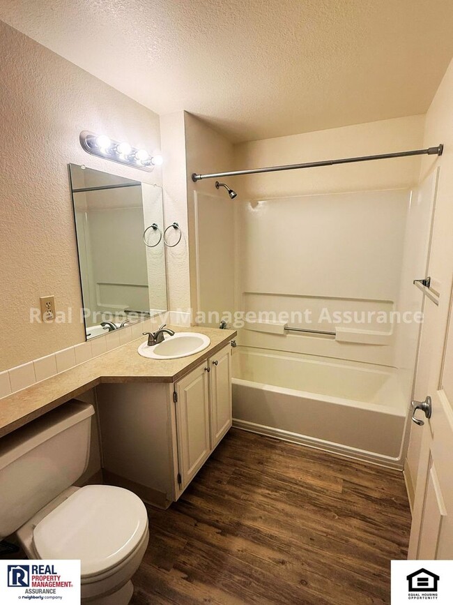 Building Photo - Beautiful 2 Bedroom 2 Bath Condo With Vaul...