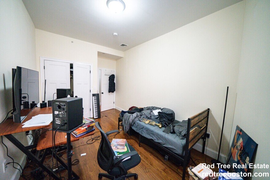 Building Photo - 491 Commonwealth Ave