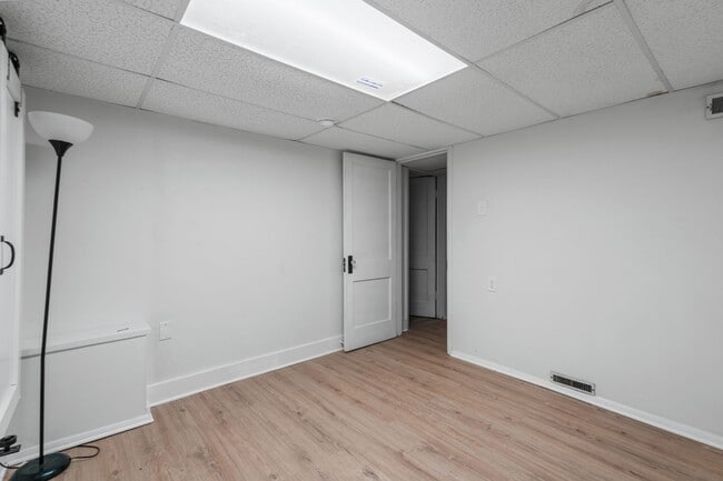 Building Photo - 136 Locust St