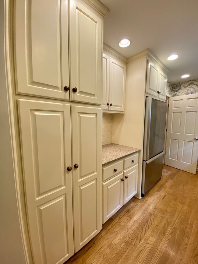 Building Photo - {6832} Prairie Village Ranch + Perfect Location + Updated + Fenced Yard