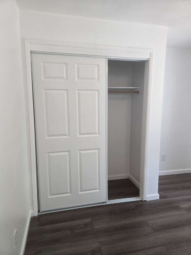 Building Photo - Fully Renovated Four Bedroom Home, Highly ...