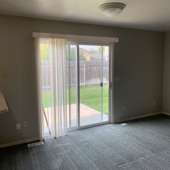 Building Photo - Mitchell Duplex