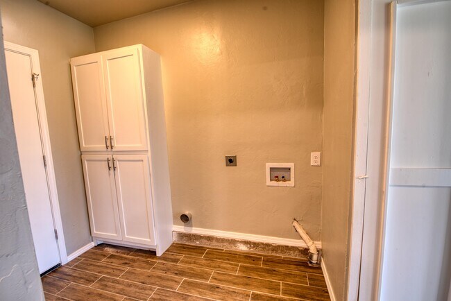 Building Photo - 808 Butler St