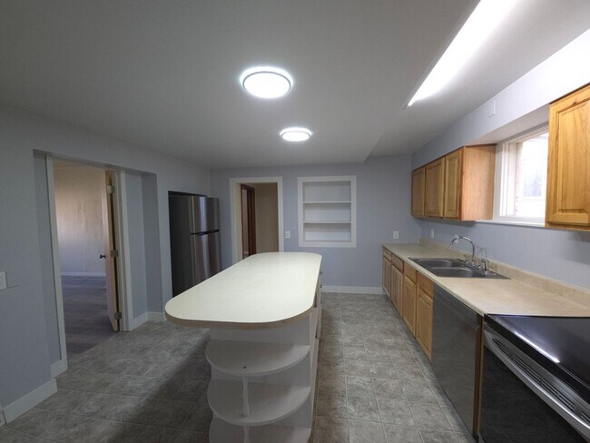 Building Photo - 508 S Main St