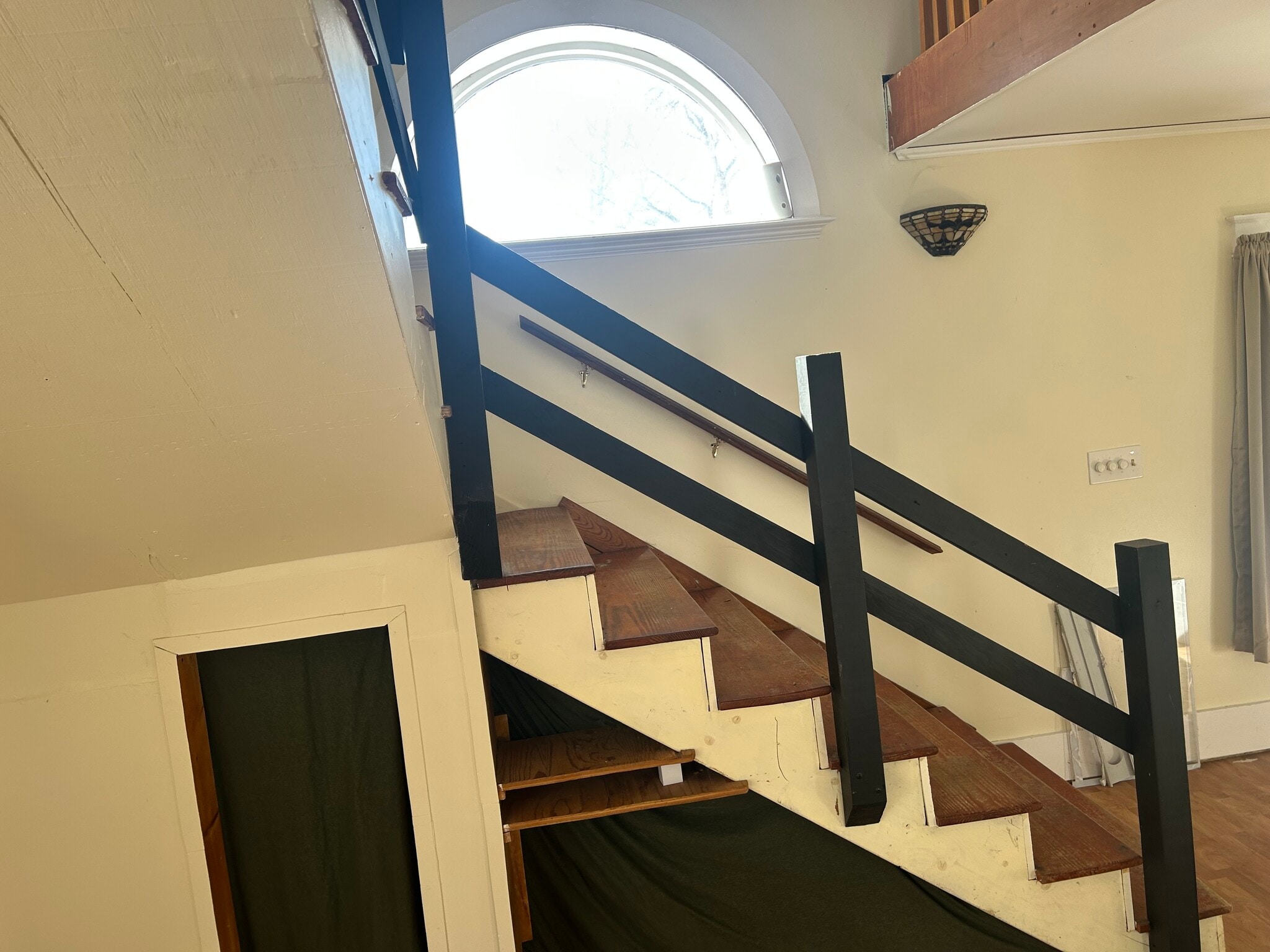 Building Photo - 345 Main St