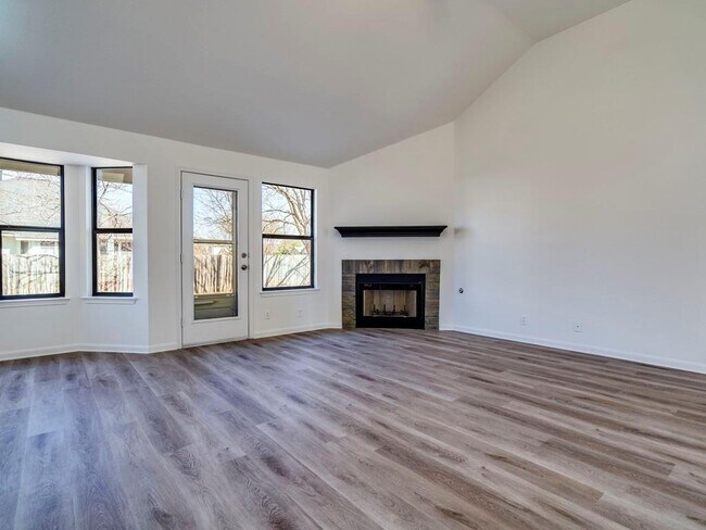 Building Photo - 223 Evergreen Cir