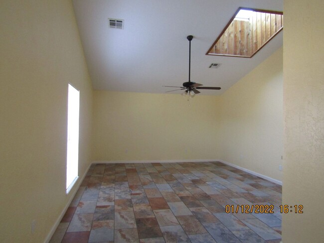 Building Photo - Shelter Creek Area!! Move In Special $200 ...