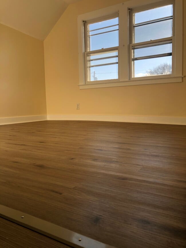 Building Photo - 68 Perry Ave