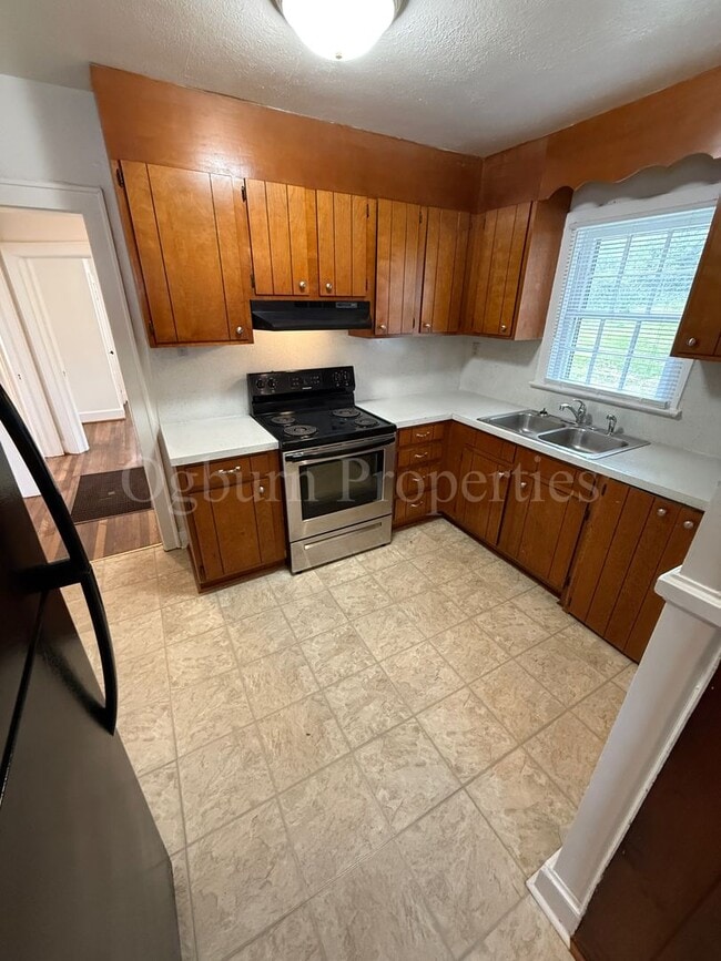 Building Photo - 614 Mulberry St SW