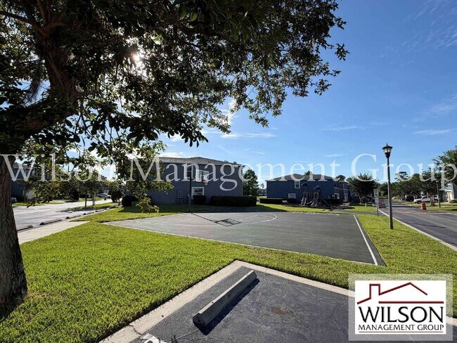 Building Photo - 12664 Somerset Oaks St