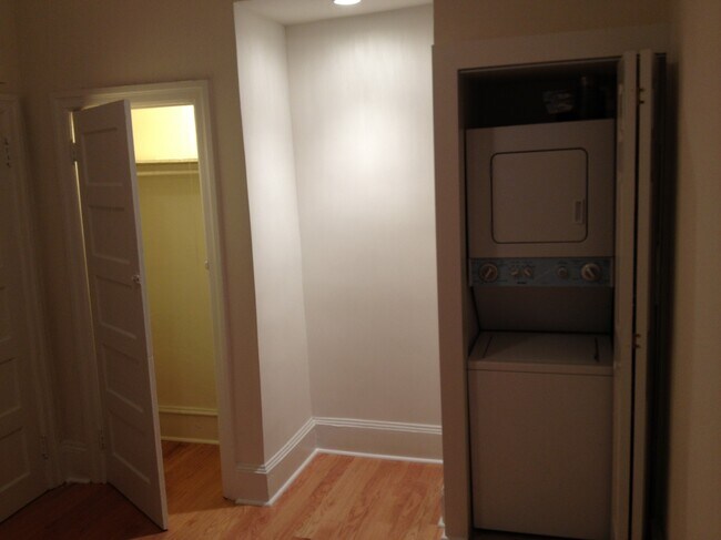 Building Photo - 1020 Pine St