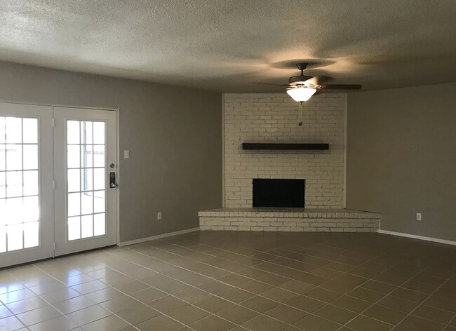 Family Room - 516 Mustang Drive