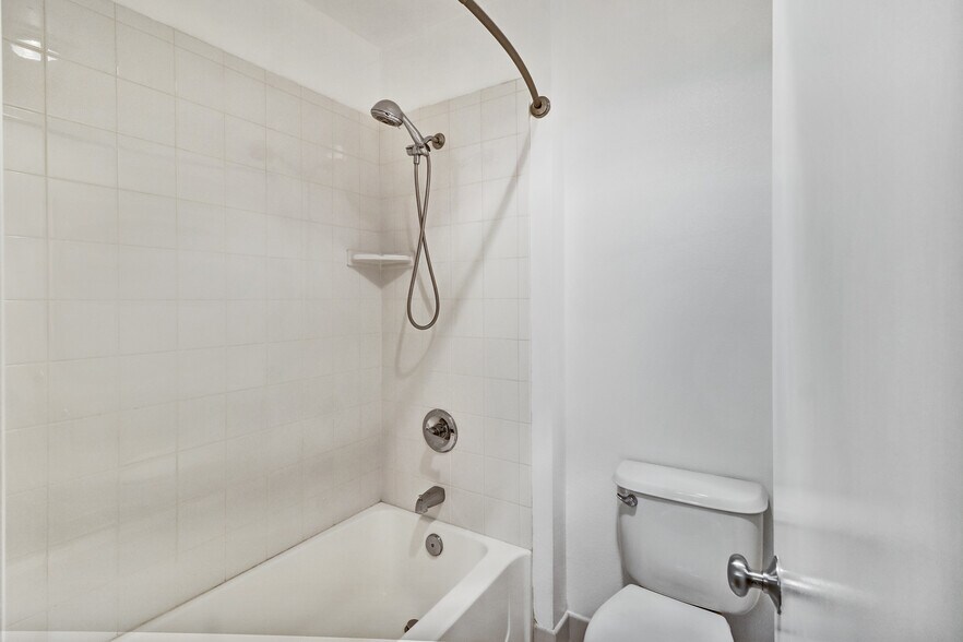 Building Photo - 242 Marina Lakes Dr