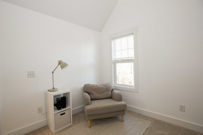 Building Photo - Charming Cottage in DOWNTOWN Southern Pines