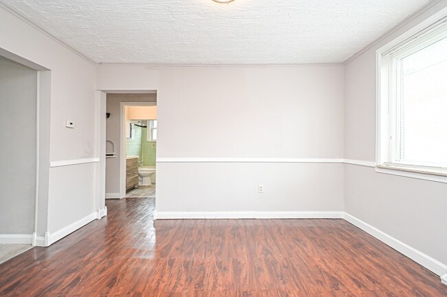 Building Photo - 4893 N Overlook Ave