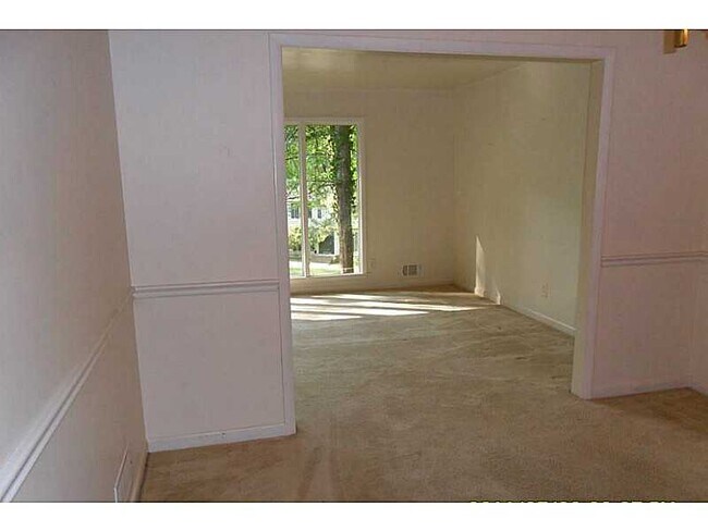 Building Photo - Newly Renovated Stunning House for Rent 4 BR /2.5 BA Hidden Hills Subdivision in Stone Mountain