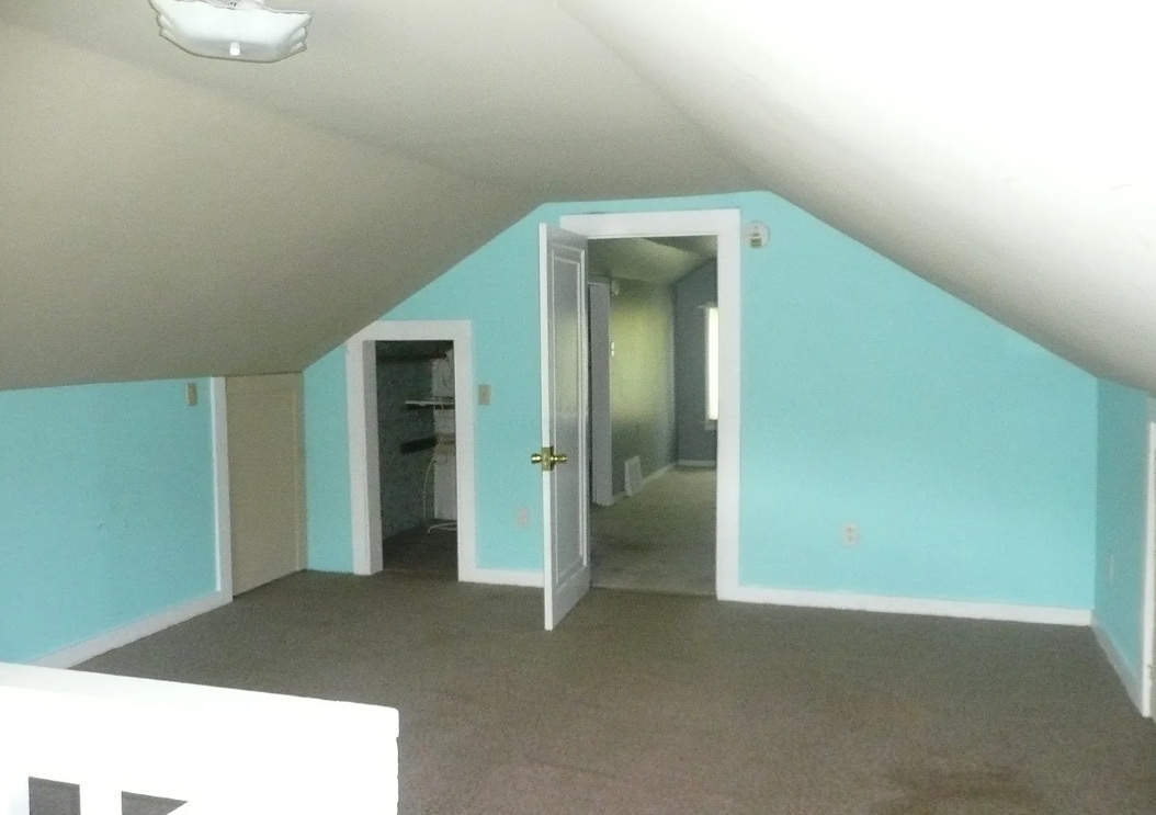 Building Photo - 1307 N 20th Ave E