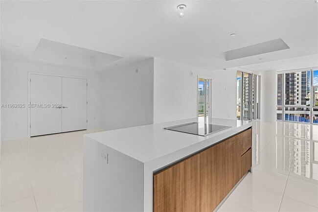 Building Photo - 851 NE 1st Ave