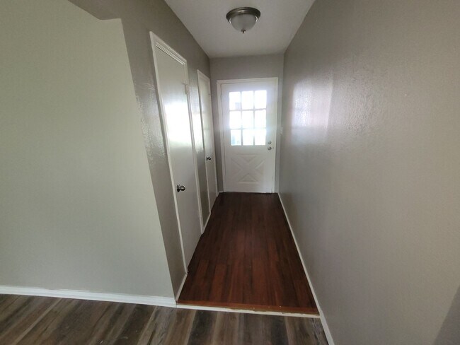 Building Photo - 4904 NW 29th St