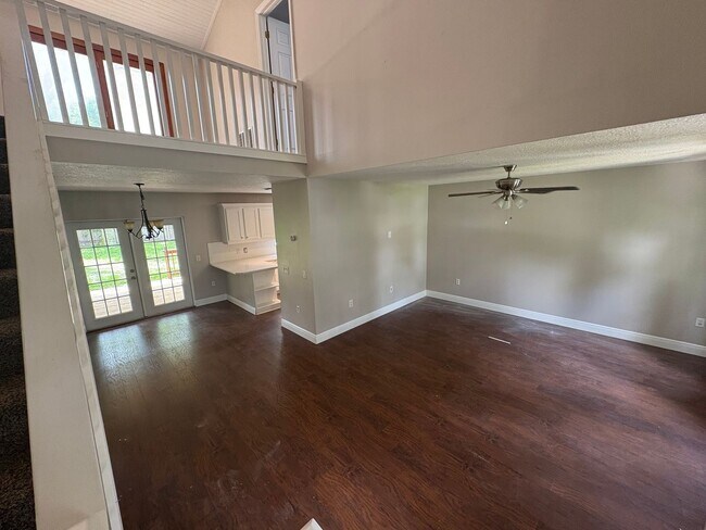 Building Photo - Charming 3/2 Mt Dora w/ Enclosed Backyard ...