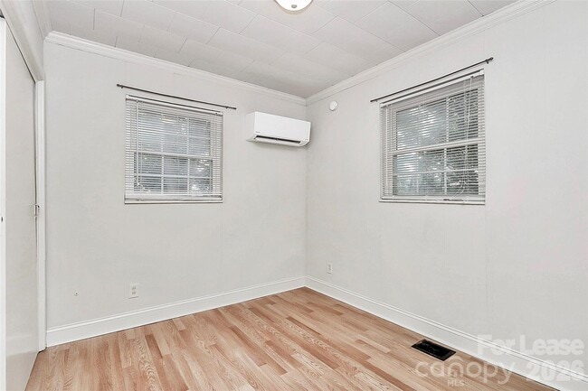 Building Photo - 1728 Lombardy Cir