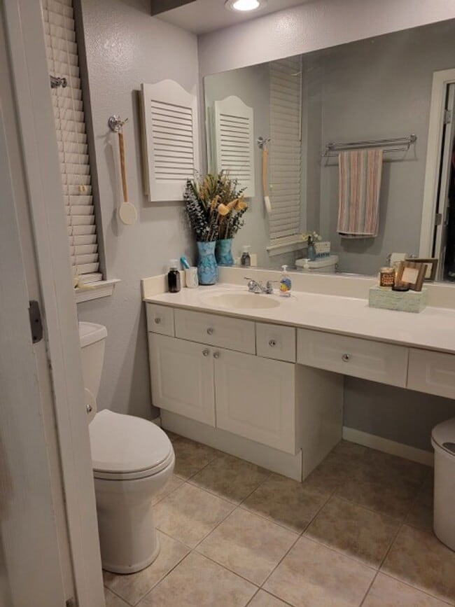 Building Photo - Camden Village