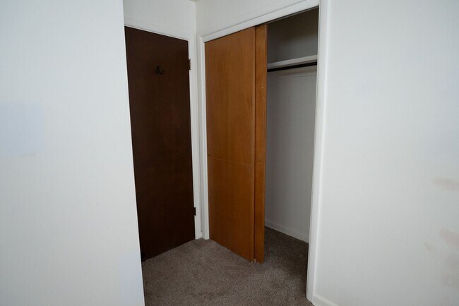 Building Photo - 180 Estes St