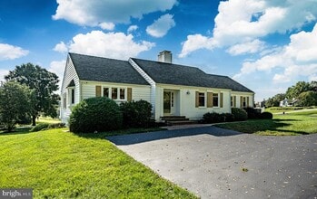 Building Photo - 1065 Lyme Ct