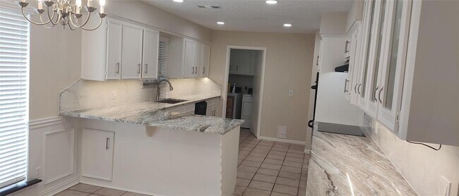 Building Photo - 1107 Manatee Ln