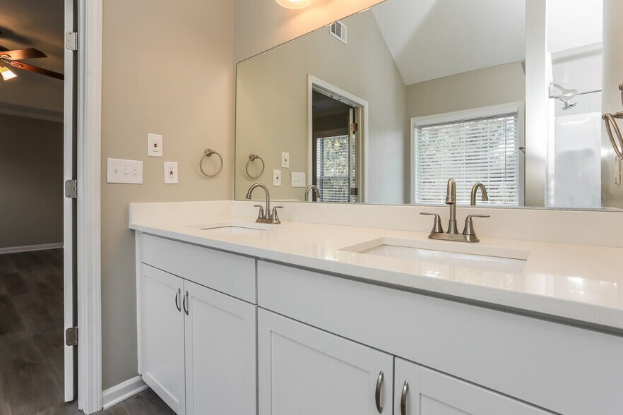 Building Photo - 5382 Winding Glen Dr