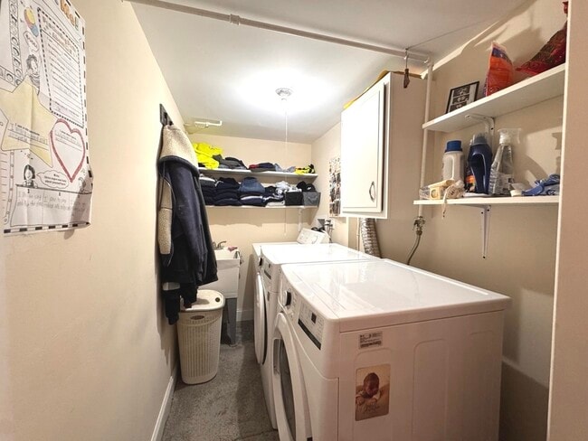 Building Photo - 2210 Clifton Pl