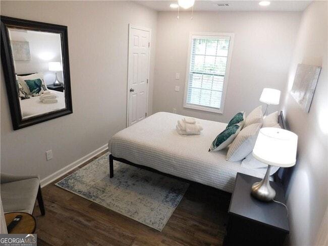 Building Photo - 213 Claire Dr SE