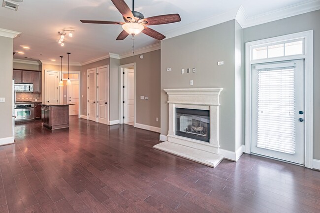 Building Photo - Excellently maintained 1 bedroom, 1.5 bath...
