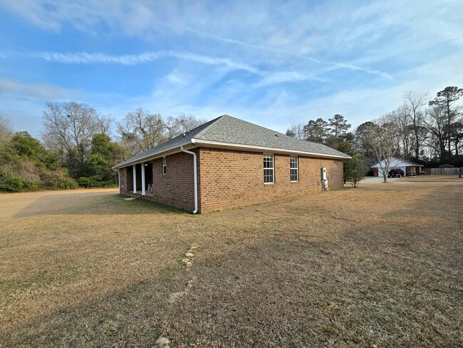 Building Photo - 3370 Oleander Dr