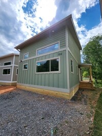 Building Photo - East Asheville Rental