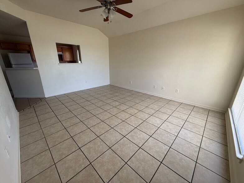 Building Photo - 1309 Nicholas Cir