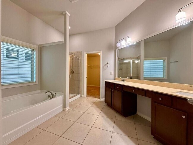 Building Photo - 5115 Breezewood Cir