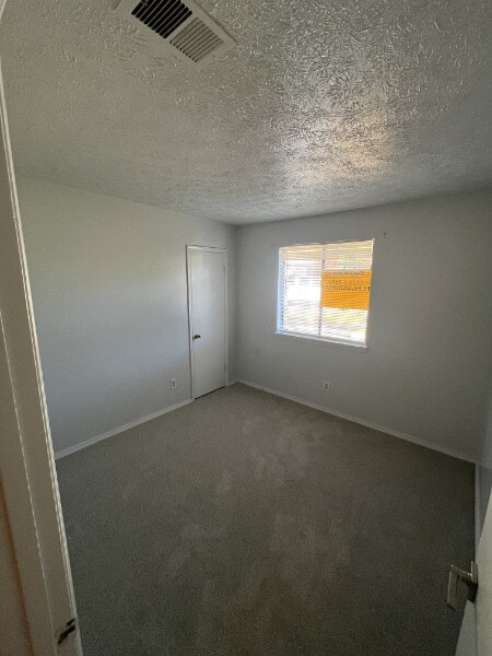 Building Photo - 1074 Sparrow Ct