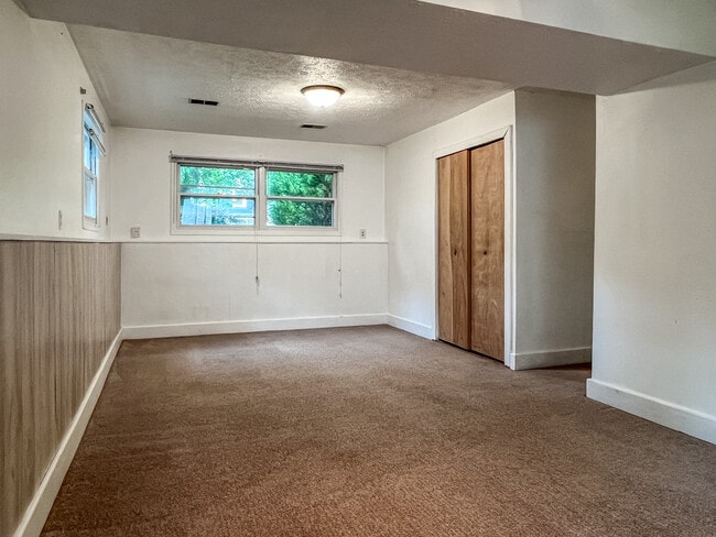 Building Photo - 1411 West Ave