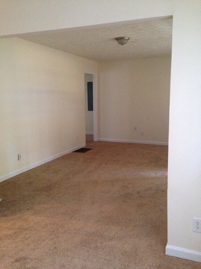 Building Photo - Normaltown Area Home! Available August 2026