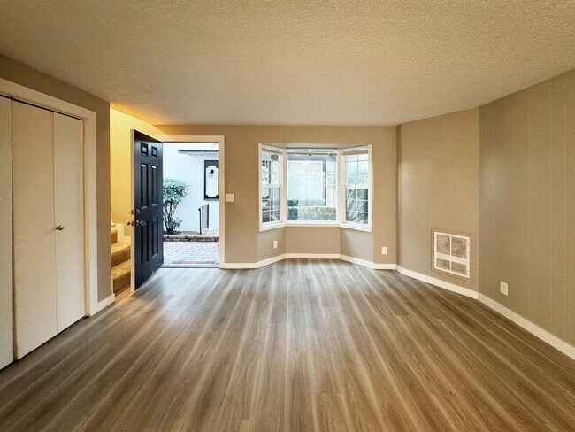 Building Photo - 1117-B W 6th Ave