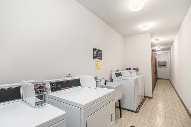 Building Photo - 57 E Hattendorf Ave