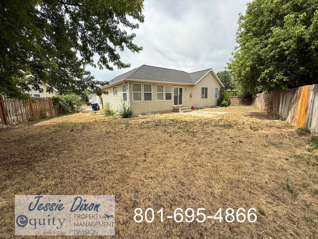 Building Photo - 108 W Oaks Dr