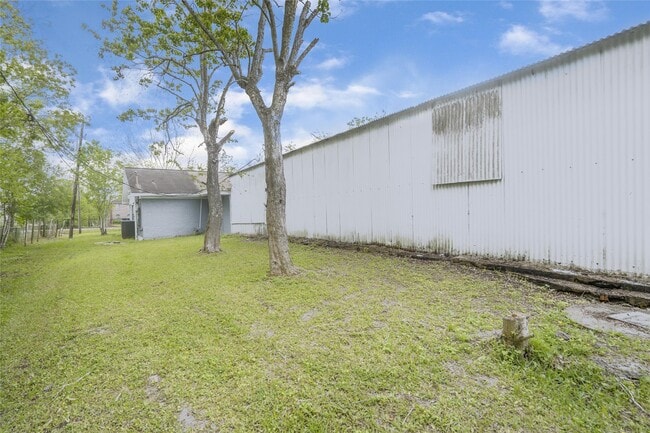 Building Photo - 16900 Wellborne Rd