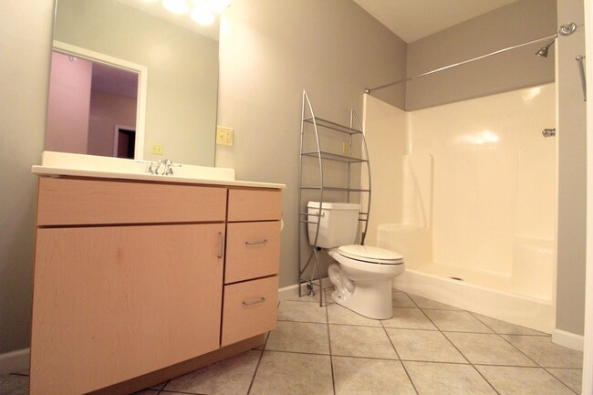 Building Photo - 2 br, 2 bath House - 225 Fountain View