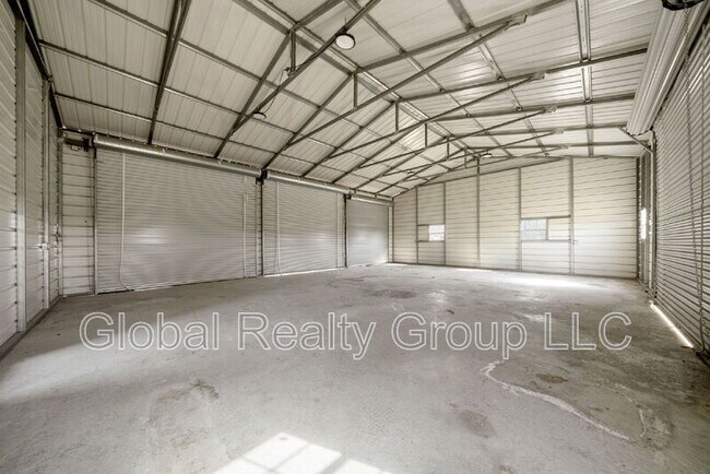 Building Photo - 7033 Robin Hood Way