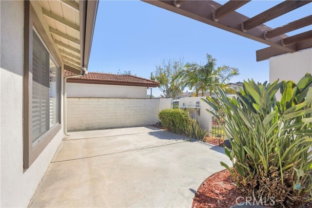 Building Photo - 15392 Maryknoll St